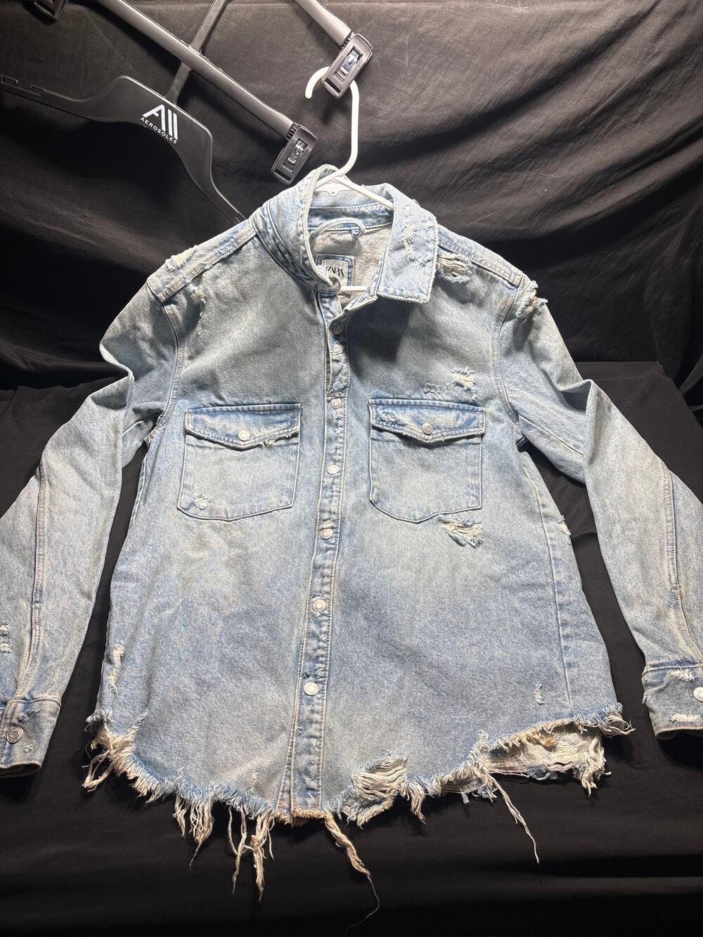 Zara Denim Shirt Jacket Mens Size Small Light Wash Ripped Frayed Hem Button